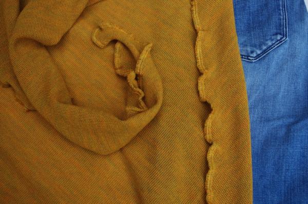 Invero Dreiecktuch Gina mais, Farben , Struktur, Muster zu Jeans